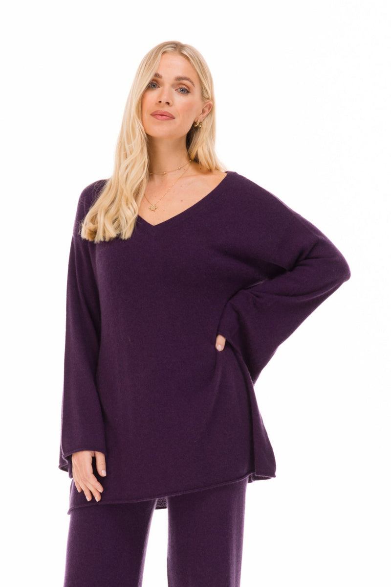 100% CASHMERE FLUTED V-NECK JUMPER AUBERGINE