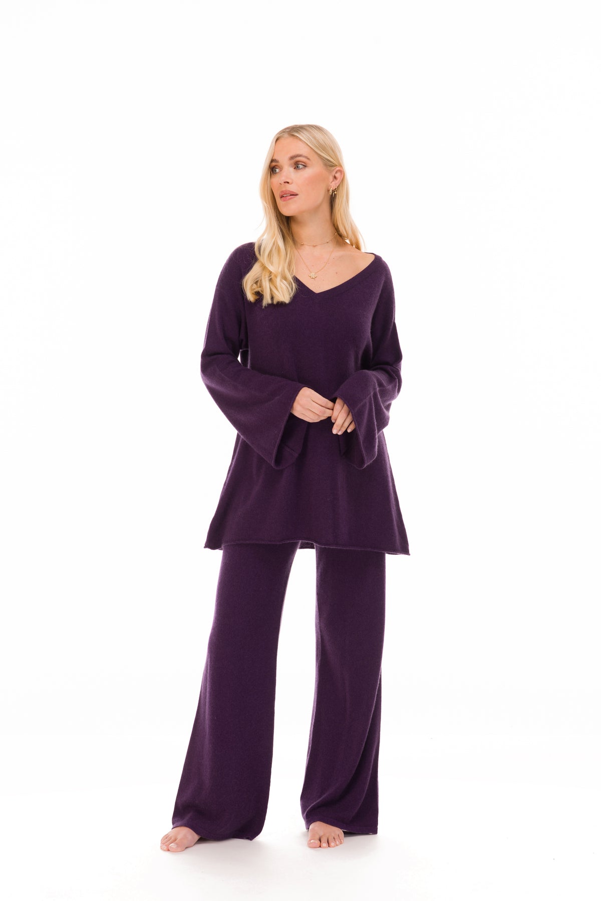 100% CASHMERE FLUTED V-NECK JUMPER AUBERGINE