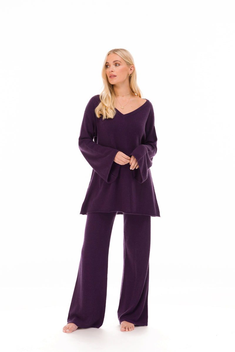 100% CASHMERE FLUTED V-NECK JUMPER AUBERGINE