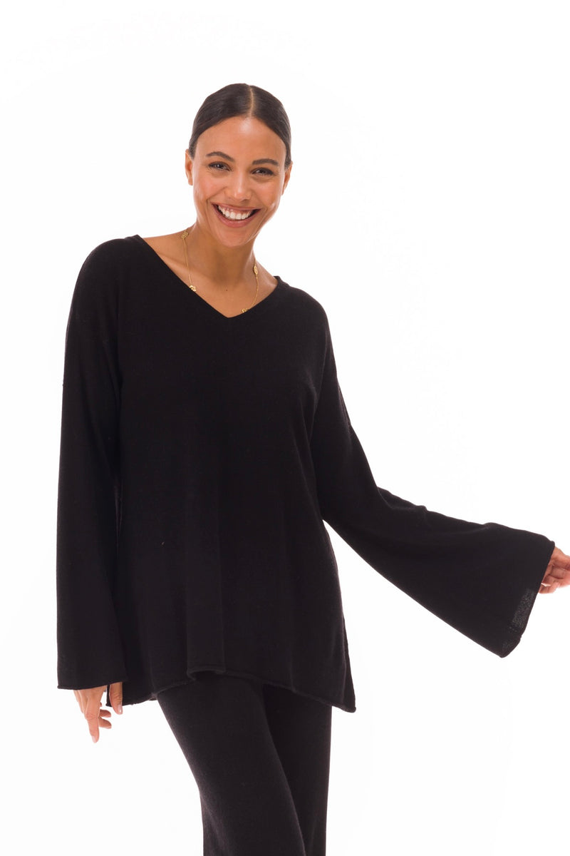 100% CASHMERE FLUTED V-NECK JUMPER BLACK