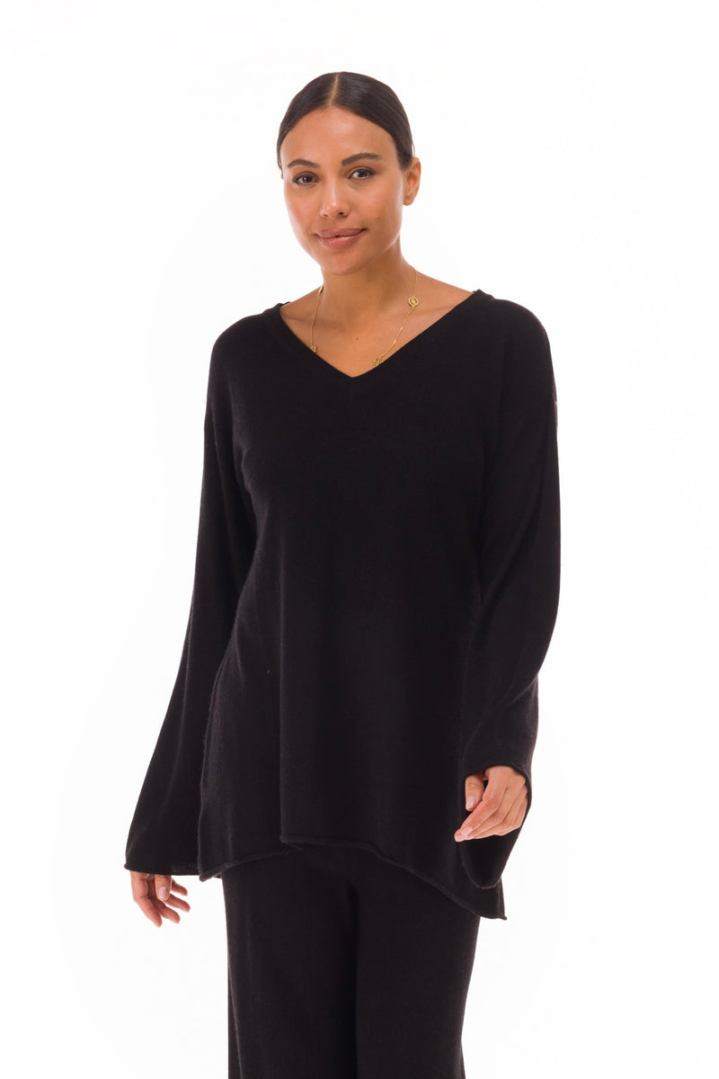 100% CASHMERE FLUTED V-NECK JUMPER BLACK