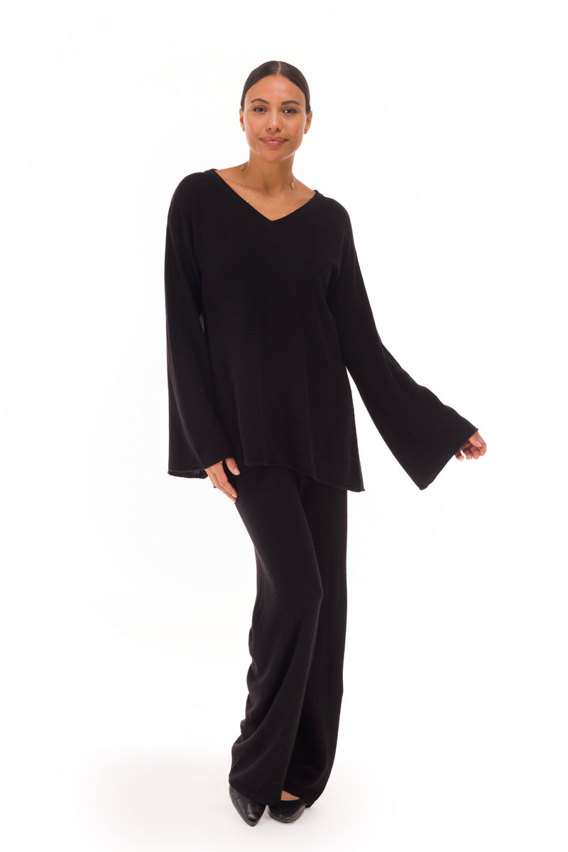 100% CASHMERE FLUTED V-NECK JUMPER BLACK