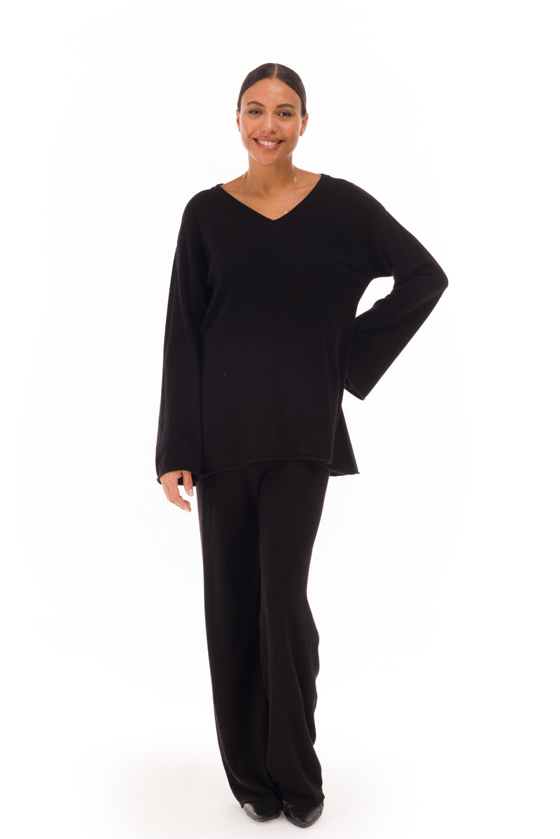 100% CASHMERE FLUTED V-NECK JUMPER BLACK
