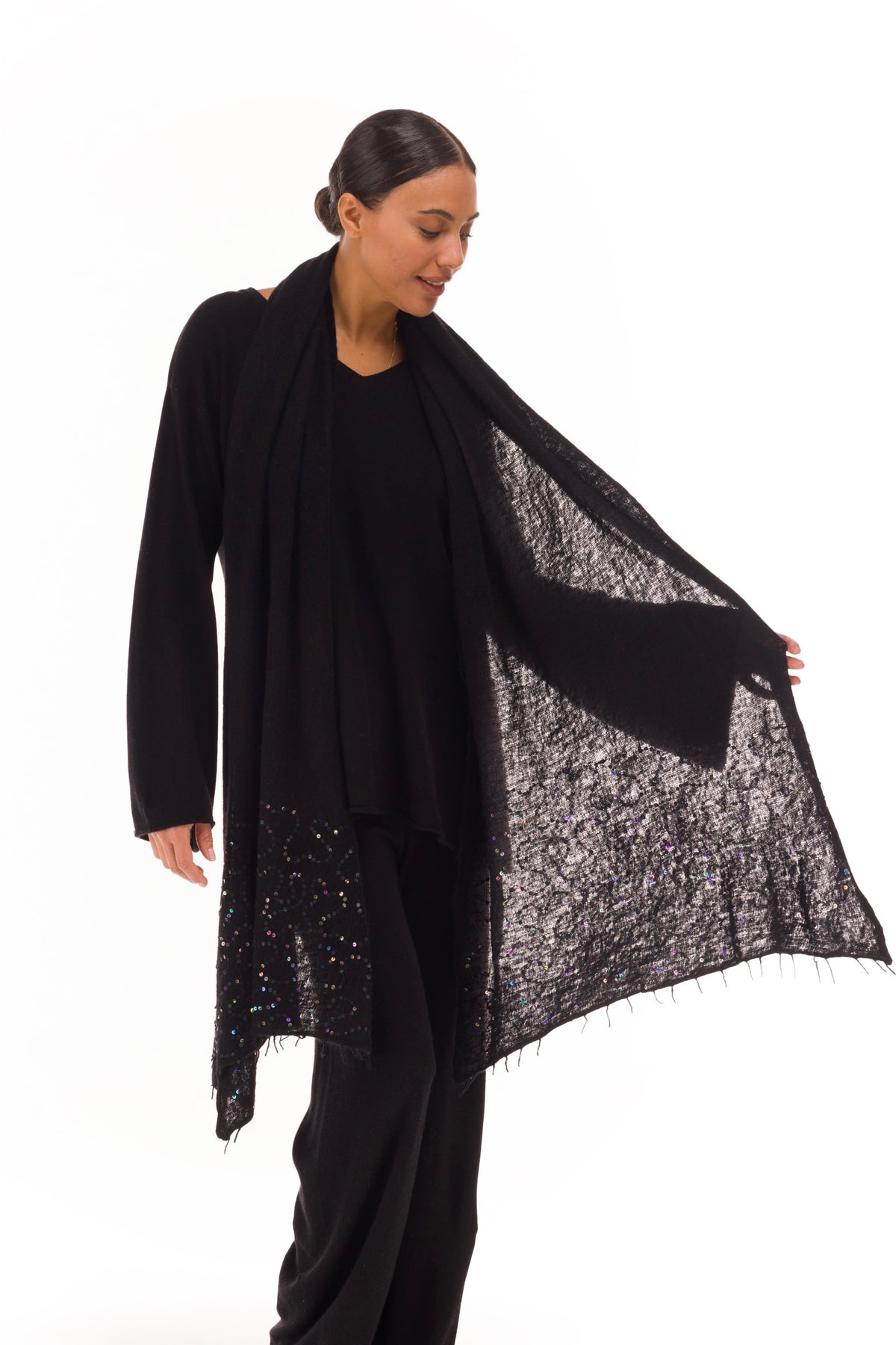 100% CASHMERE FLUTED V-NECK JUMPER BLACK
