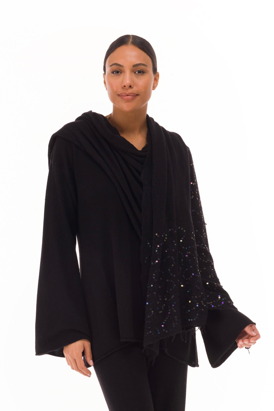 100% CASHMERE FLUTED V-NECK JUMPER BLACK