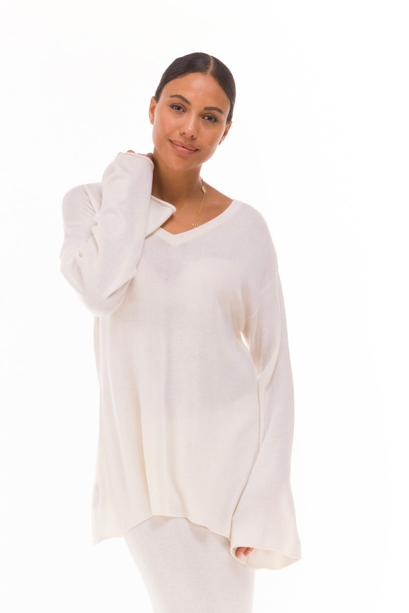 100% CASHMERE FLUTED V-NECK JUMPER WINTER WHITE