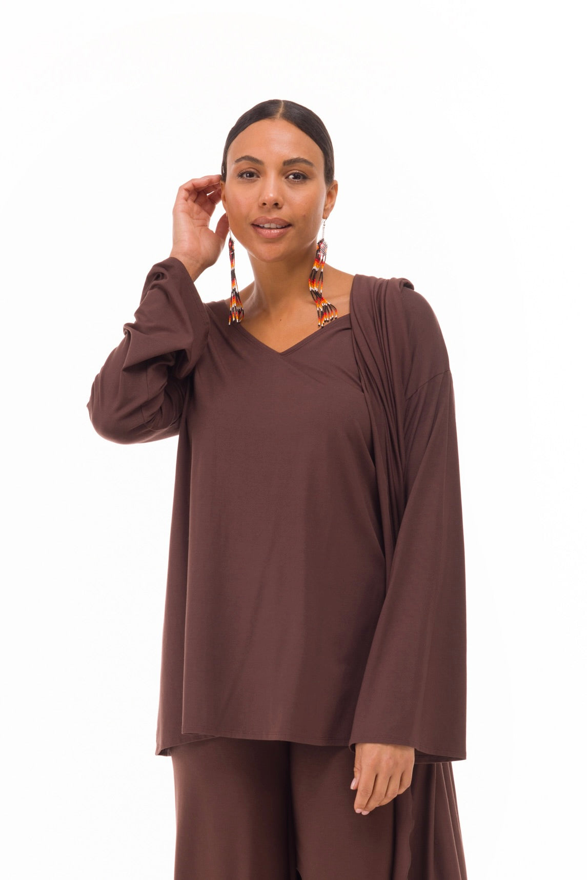 BAMBOO FLUTED V-NECK TOP BROWN