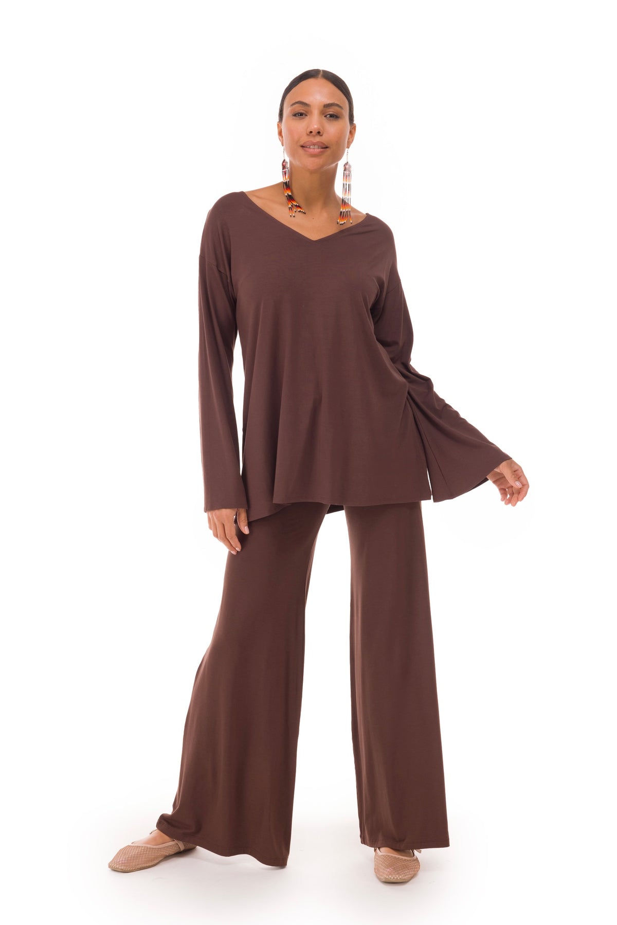 BAMBOO FLUTED V-NECK TOP BROWN