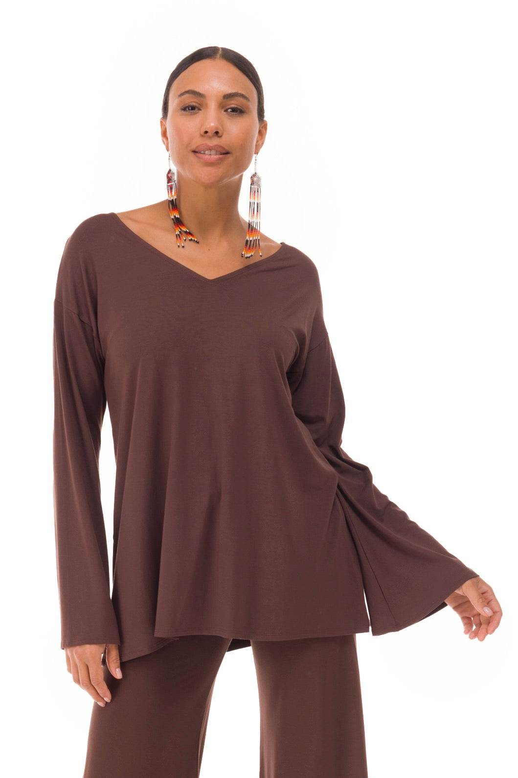 BAMBOO FLUTED V-NECK TOP BROWN