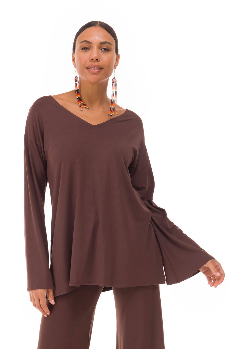 BAMBOO FLUTED V-NECK TOP BROWN