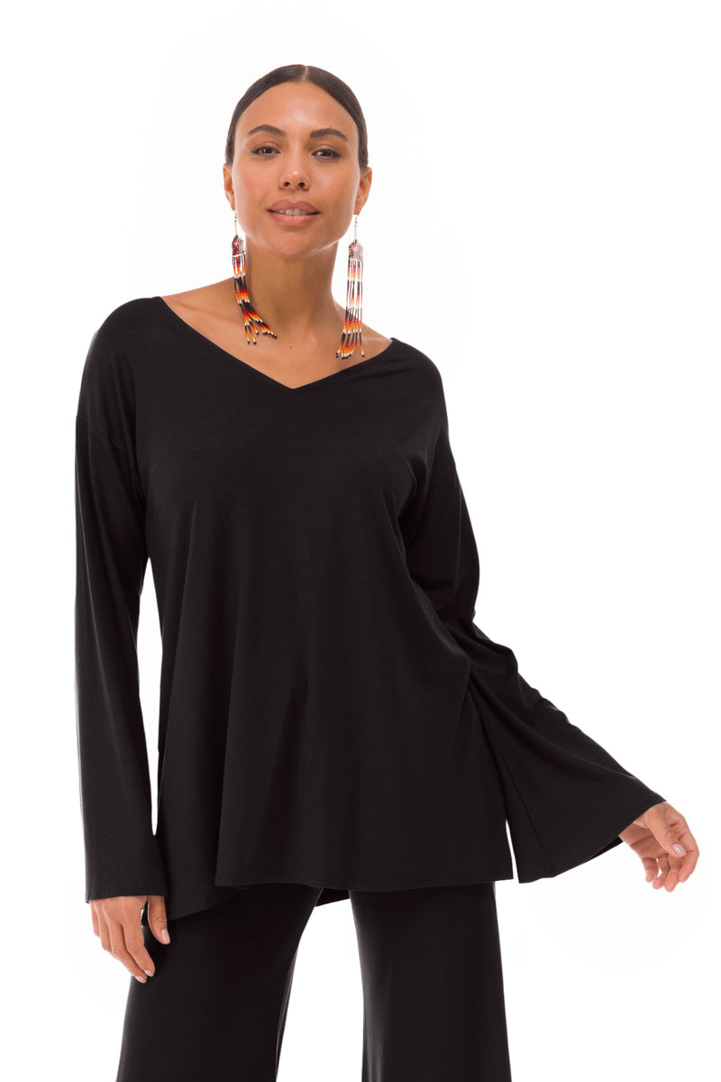 BAMBOO FLUTED V-NECK TOP BLACK
