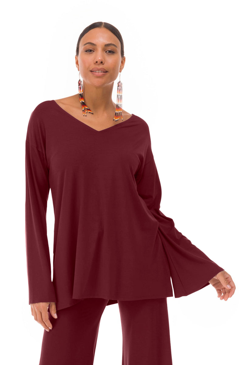 BAMBOO FLUTED V-NECK TOP BURGUNDY