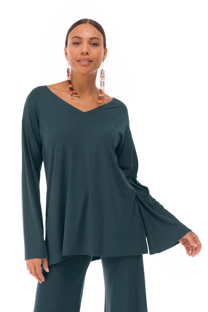 BAMBOO FLUTED V-NECK TOP OCEAN GREEN