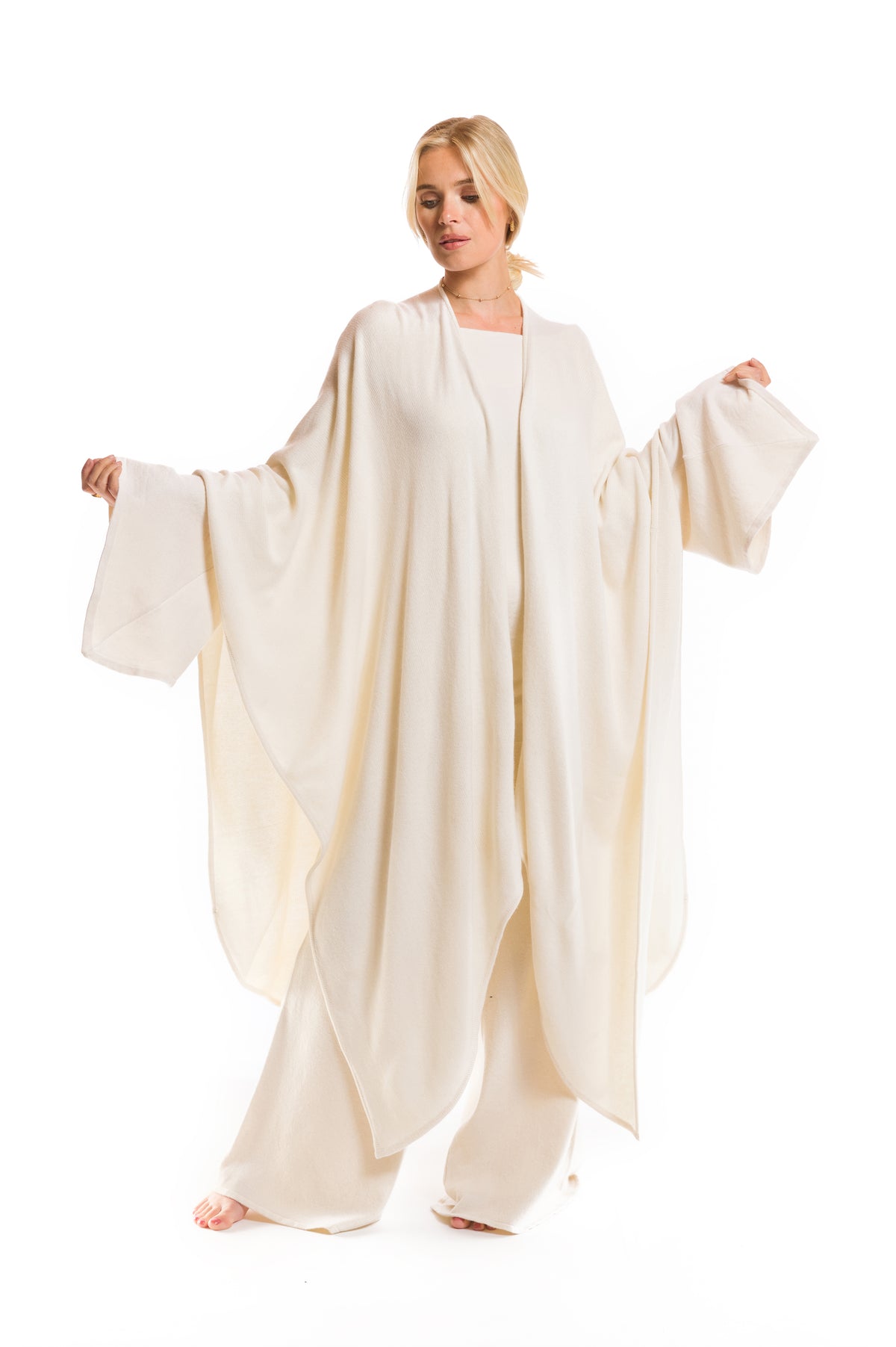 100% 4 PLY AVALON CASHMERE CAPE WINTER WHITE