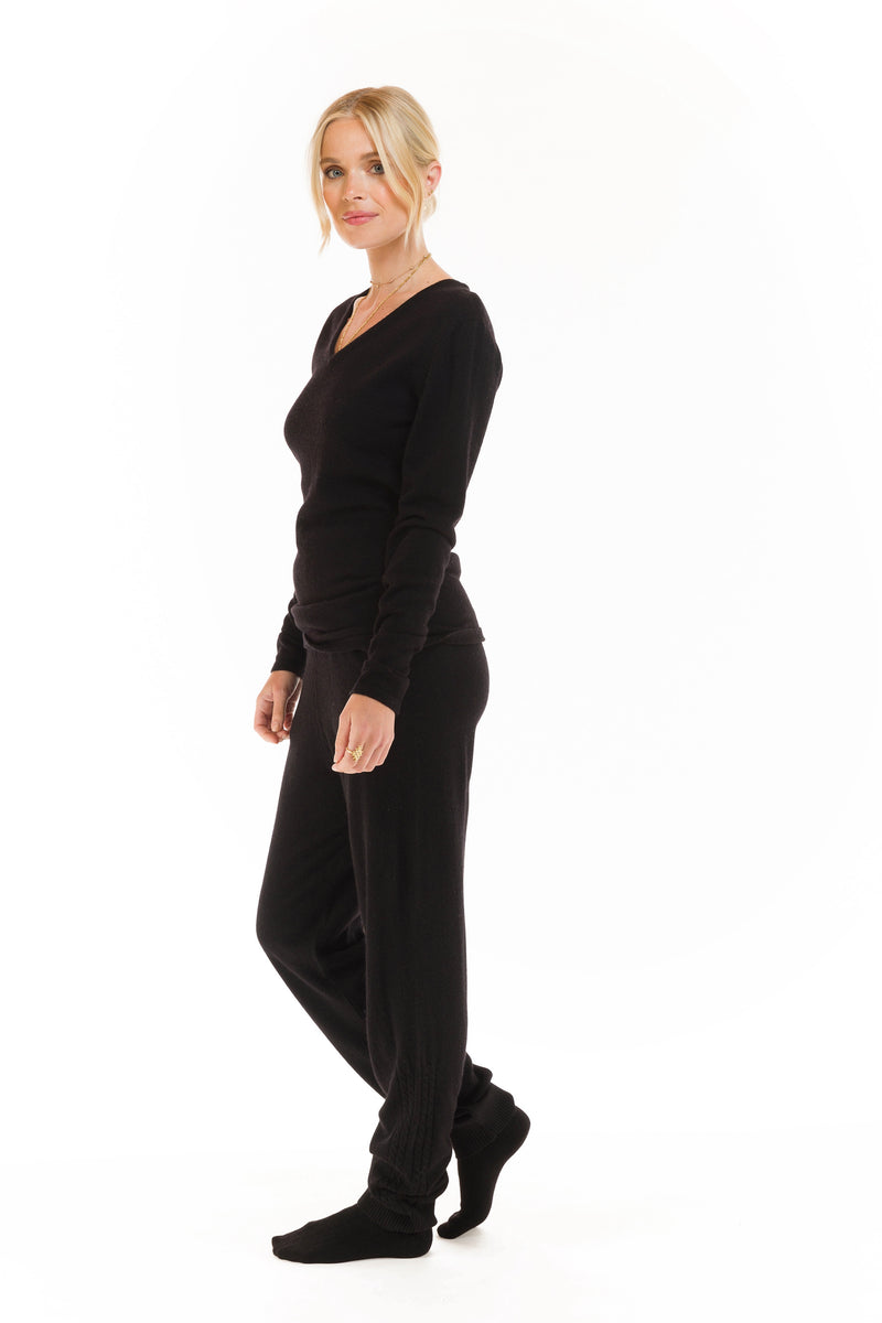 100% CASHMERE V-NECK TOP BLACK