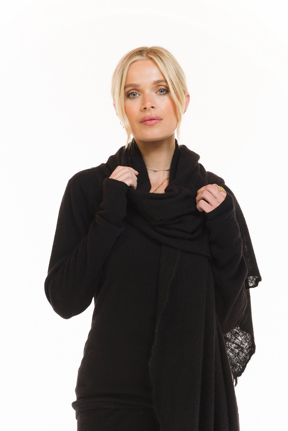 100% CASHMERE V-NECK TOP BLACK