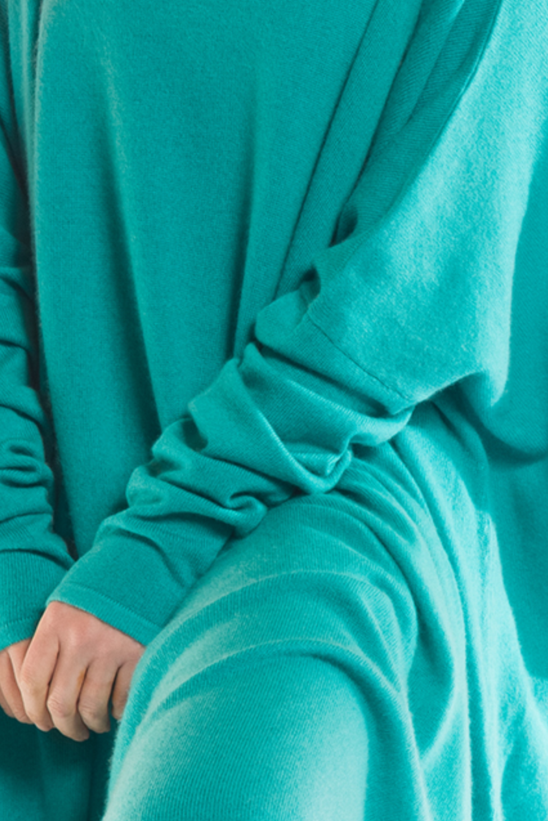 100% CASHMERE SLOUCHY JUMPER AQUA