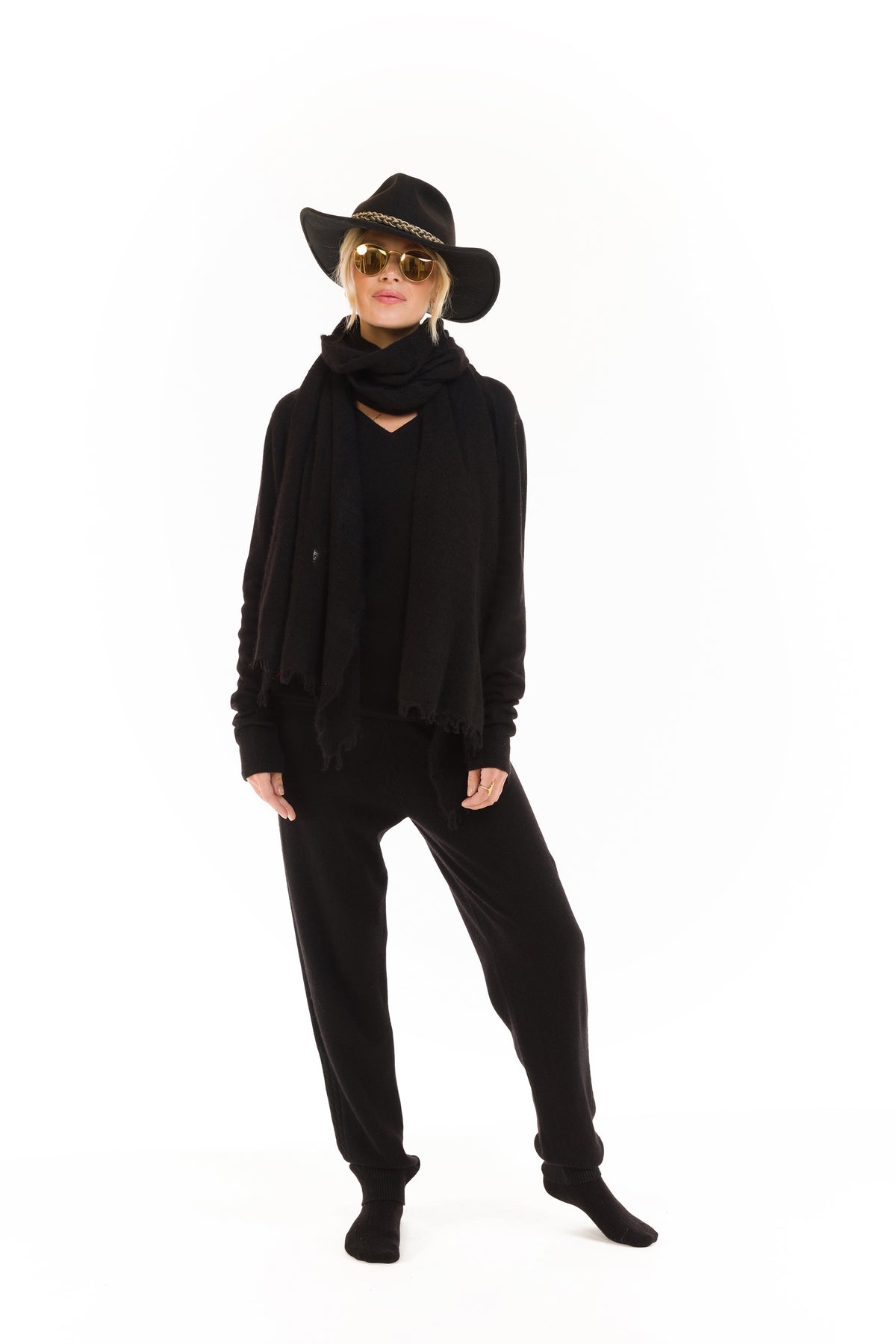 100% CASHMERE V-NECK TOP BLACK